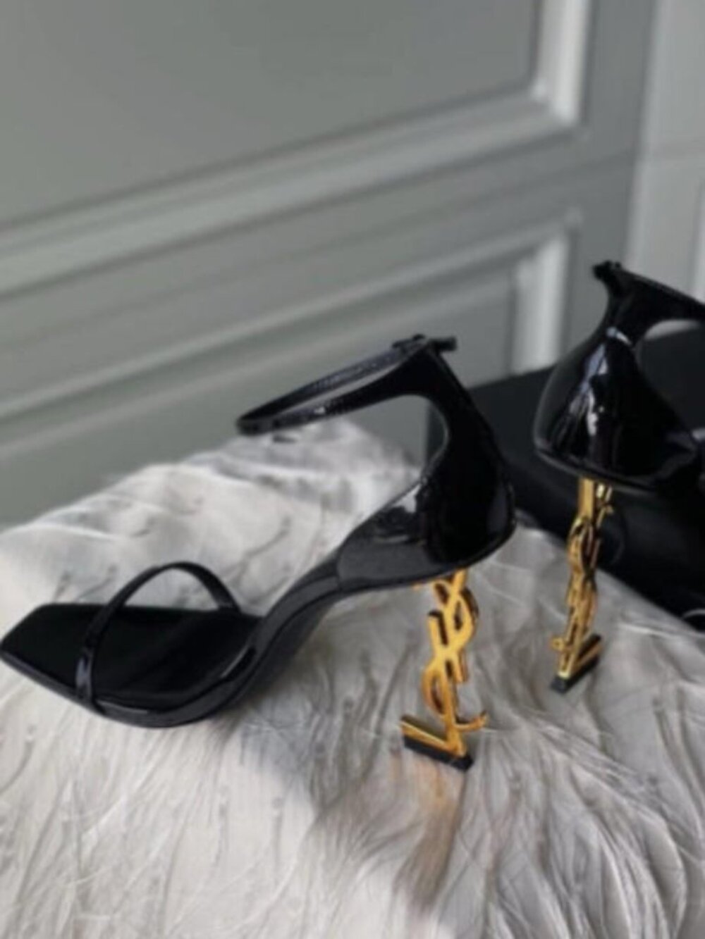 Saint Laurent Black Patent Leather Sandals with Gold Logo - With Original Box - Picture 4 of 5